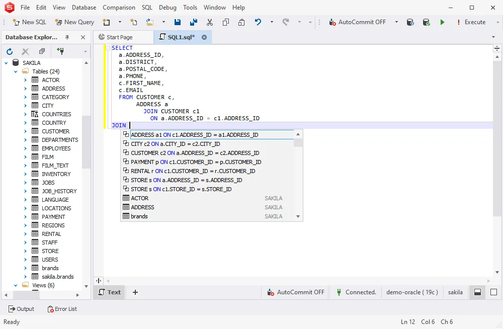 L'editor SQL di dbForge Studio for Oracle che suggerisce join, accanto al Database Explorer